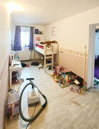 1. dětský pokoj - původní stav před vystěhováním - Pronájem bytu 4+kk v osobním vlastnictví 129 m², Děčín