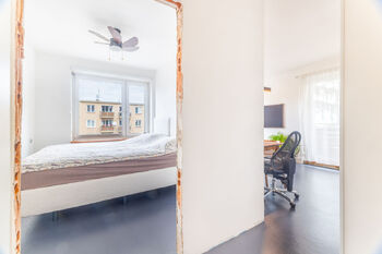 také do ložnice chybí dveře - Prodej bytu 2+kk v osobním vlastnictví 41 m², Praha 6 - Břevnov