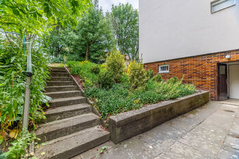 zahrada - Prodej bytu 2+kk v osobním vlastnictví 41 m², Praha 6 - Břevnov