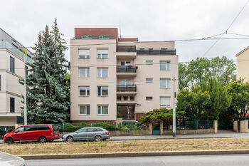 v tomto domě se byt nachází - Prodej bytu 2+kk v osobním vlastnictví 41 m², Praha 6 - Břevnov 