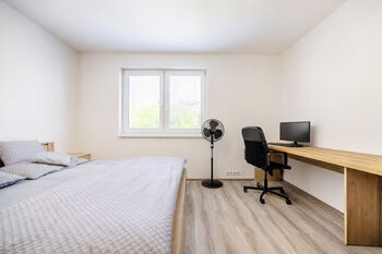 Pronájem domu 99 m², Zeleneč