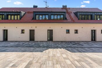 Vchod - Prodej bytu 4+kk v osobním vlastnictví 144 m², Beroun