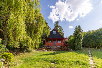 pohled na chatu ze zahrady - Prodej chaty / chalupy 52 m², Chbany 