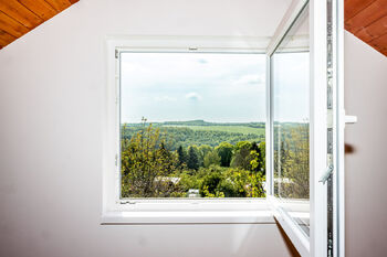 Výhled z podkroví - Prodej pozemku 405 m², Bystřany