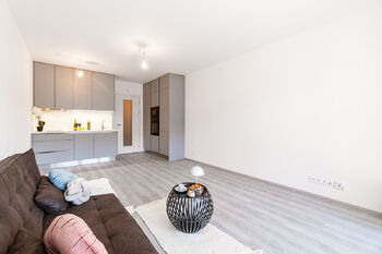 Prodej bytu 1+kk v osobním vlastnictví 34 m², Praha 4 - Háje