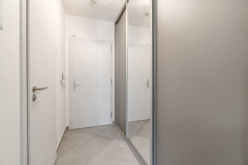 Prodej bytu 1+kk v osobním vlastnictví 34 m², Praha 4 - Háje