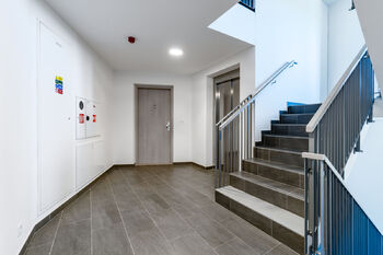 Prodej bytu 1+kk v osobním vlastnictví 34 m², Praha 4 - Háje