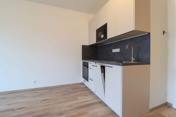 Obývací pokoj + kk - Pronájem bytu 1+kk v osobním vlastnictví 30 m², Praha 9 - Hloubětín