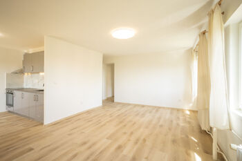 Pronájem bytu 2+kk v družstevním vlastnictví 55 m², Ostrava