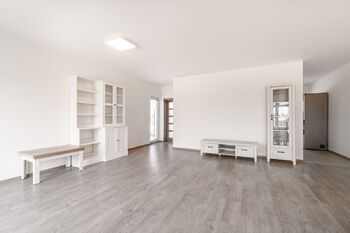 Pronájem domu 110 m², Bašť