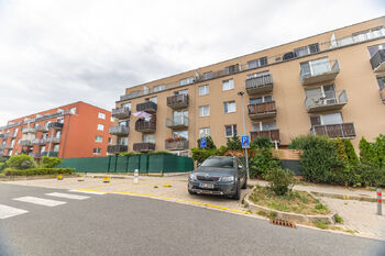 bytový dům - Prodej bytu 2+kk v osobním vlastnictví 46 m², Hostivice