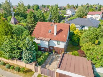 Pohled z ulice - Prodej domu 170 m², Jesenice 