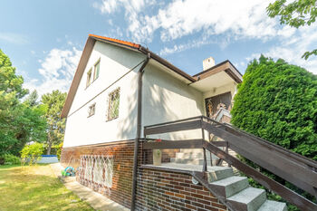 Schodiště do domu - Prodej domu 170 m², Jesenice