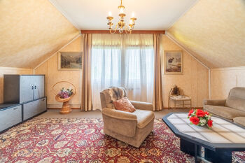 Podkroví obývací pokoj - Prodej domu 170 m², Jesenice