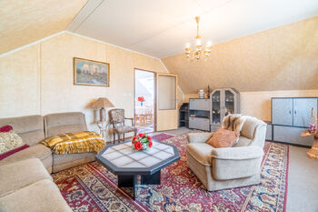 Podkroví obývací pokoj - Prodej domu 170 m², Jesenice