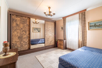 Ložnice č1 NP - Prodej domu 170 m², Jesenice