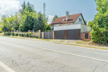 Vjezdová brána - Prodej domu 170 m², Jesenice