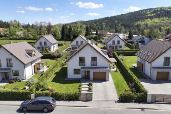 Prodej pozemku 5624 m², Pozlovice