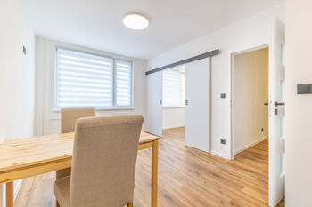 vchod do ložnice - Prodej bytu 2+kk v družstevním vlastnictví 33 m², Praha 5 - Stodůlky