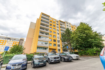 bytový dům je kompletně zrevitalizovaný - Prodej bytu 2+kk v družstevním vlastnictví 33 m², Praha 5 - Stodůlky