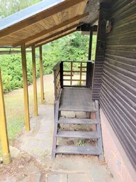 schodiště na terasu - Prodej chaty / chalupy 60 m², Jesenice