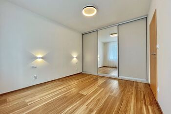Ložnice - Pronájem bytu 2+kk v osobním vlastnictví 51 m², Praha 4 - Michle