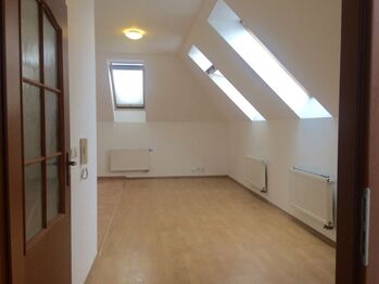 Obývací pokoj - Pronájem bytu 2+kk v osobním vlastnictví 50 m², Praha 5 - Zbraslav