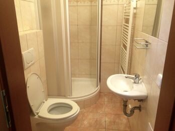 Koupelna - Pronájem bytu 2+kk v osobním vlastnictví 50 m², Praha 5 - Zbraslav