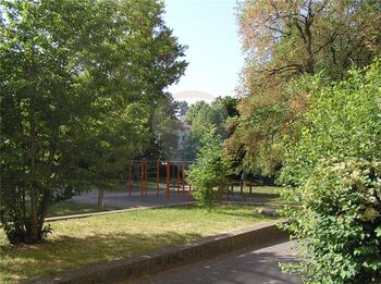okolí domu - Prodej bytu 3+1 v osobním vlastnictví 63 m², Praha 4 - Lhotka