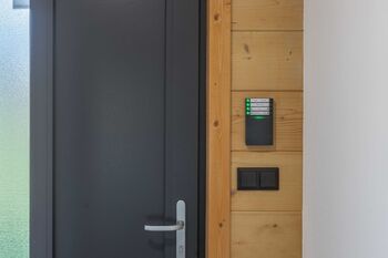 vstup / alarm Jablotron - Prodej domu 133 m², Vacov