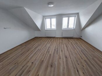 Pronájem bytu 3+kk v osobním vlastnictví 96 m², Komořany