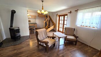 obývací pokoj s krbem - Prodej domu 128 m², Jaroměřice nad Rokytnou
