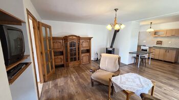 obývací pokoj s krbem - Prodej domu 128 m², Jaroměřice nad Rokytnou