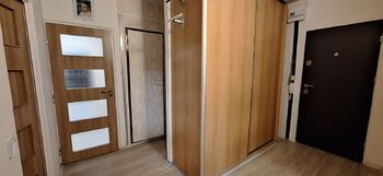 Chodba s vestavěnou skříní - Pronájem bytu 3+1 v osobním vlastnictví 62 m², Brno