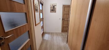 Chodba s vestavěnou skříní - Pronájem bytu 3+1 v osobním vlastnictví 62 m², Brno
