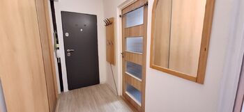 Chodba s vestavěnou skříní - Pronájem bytu 3+1 v osobním vlastnictví 62 m², Brno