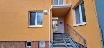 Vstup do domu - Pronájem bytu 3+1 v osobním vlastnictví 62 m², Brno