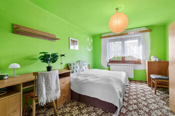 2. NP, ložnice č. 1 - Prodej domu 173 m², Mladý Smolivec