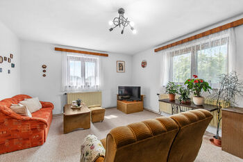 2. NP, obývací pokoj - Prodej domu 173 m², Mladý Smolivec