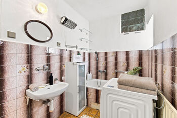 2. NP, koupelna - Prodej domu 173 m², Mladý Smolivec