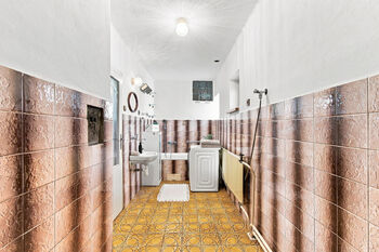 2. NP, koupelna - Prodej domu 173 m², Mladý Smolivec