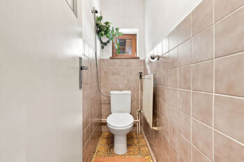 2. NP, toaleta - Prodej domu 173 m², Mladý Smolivec