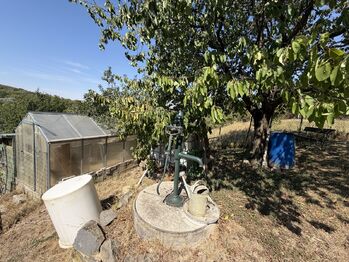 studna a skleník - Prodej pozemku 1427 m², Nížkovice