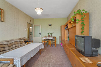 Obývací pokoj - Prodej bytu 2+1 v osobním vlastnictví 64 m², Bílina
