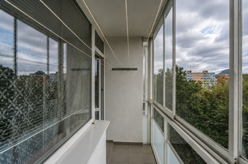 Zasklená lodžie - Prodej bytu 2+1 v osobním vlastnictví 64 m², Bílina