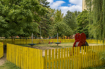 Dětské hřiště - Prodej bytu 2+1 v osobním vlastnictví 64 m², Bílina