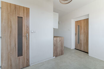 Kuchyně s jídelním koutem - Prodej bytu 3+1 v osobním vlastnictví 77 m², Nížkovice