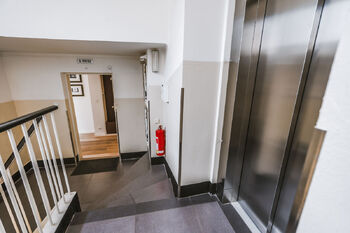 VÝTAH K BYTU - Prodej bytu 3+kk v osobním vlastnictví 144 m², Praha 3 - Žižkov