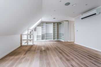 LOŽNICE - Prodej bytu 3+kk v osobním vlastnictví 144 m², Praha 3 - Žižkov