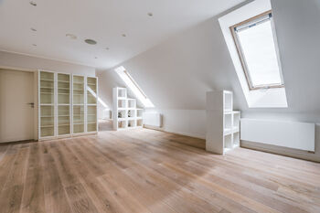 LOŽNICE - Prodej bytu 3+kk v osobním vlastnictví 144 m², Praha 3 - Žižkov